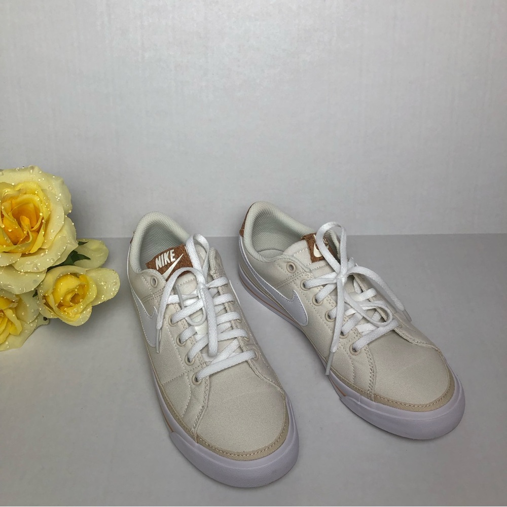 Nike Youth Yellow Sneakers - Picture 3 of 6